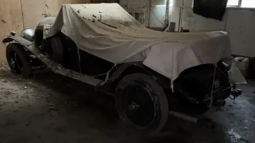 Bentley 1928 року за мільйон доларів знайшли в старому сараї: таких авто випустили лише 720