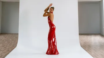 «Пекуча» червона сукня: ефектні фото Дарії Білодід привернули увагу шанувальників