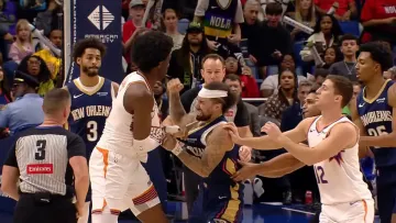 Битва Давида проти Голіафа: в НБА відбувся епічний поєдинок баскетболістів прямо на паркеті