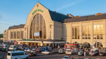 У Києві обмежать рух біля Центрального вокзалу через ремонт: яку саме вулицю буде перекрито та скільки це триватиме