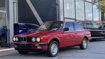 У Європі продають рідкісний BMW: 40-річна модель 323i E30 має лише 260 км пробігу