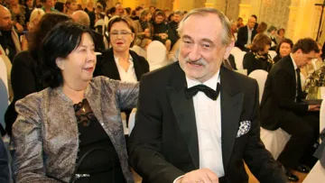 «‎При розмові видно пару з рота»: вдова Богдана Ступки дві доби у холоді, але готова терпіти заради перемоги 