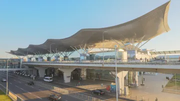 Звідки українцям швидше летіти у 2026: повний гід аеропортами Польщі, Румунії, Молдови та Угорщини