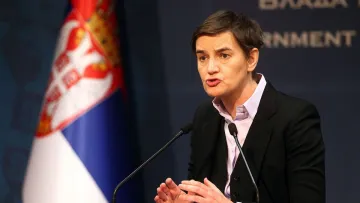 Перша жінка та відкрита лесбійка: Ана Брнабич тимчасово очолила Сербію після Вучича 