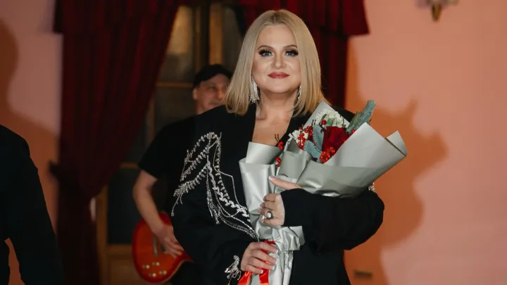Раптово знепритомніла та зламала ребра: відома співачка Наталія Бучинська вийшла на зв'язок після травм
