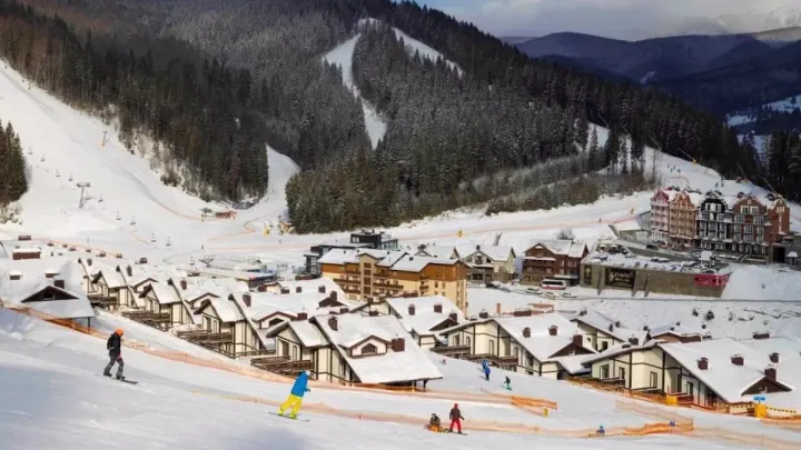 У Буковелі масове інфекційне зараження: відпочивальники повідомляють про різке погіршення самопочуття