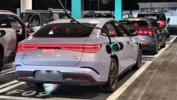 За 5 хвилин заряджається на 500 км поїздки: у компанії BMW застерігають від нової технології BYD