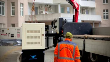 Привезли на фотосесію та відвезли назад: в одному з ЖК Одеси виникла курйозна ситуація з генераторами