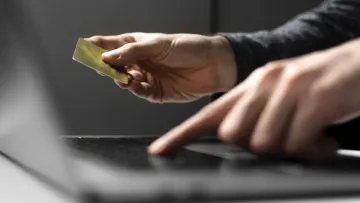 Що робити, якщо при оплаті онлайн списали надлишкові кошти: поради адвоката