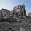 Ракета РФ зруйнувала будинок у Прилуках: серед загиблих є діти та десятки поранених
