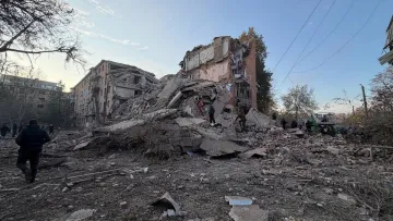 Ракета РФ зруйнувала будинок у Прилуках: серед загиблих є діти та десятки поранених