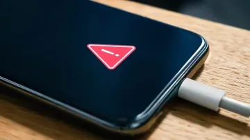 Головна помилка при зарядці смартфона: що не можна робити, щоб не нашкодити батареї