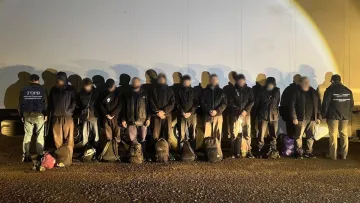 Нова операція «Молочка», але у тилу: прикордонники виявили десяток ухилянтів серед палетів із молоком