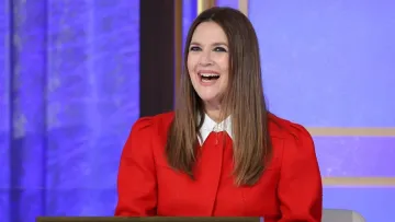 Голлівудська акторка Дрю Беррімор відверто розповіла про жіноче тіло: пологи впливають на вибір одягу