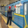 Чоловіків замінять жінками? У Київраді вигадали несподіваний порятунок для столичного метро.