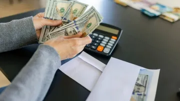 Кожен п’ятий українець зберігає гроші в кількох банках: у чому ризики