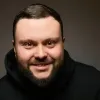 Бандитський гараж та пошуки на бензовозах: гуморист Артем Дамницький ледь не зруйнував бізнес діда