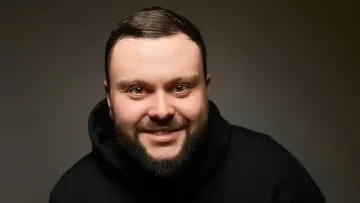 Бандитський гараж та пошуки на бензовозах: гуморист Артем Дамницький ледь не зруйнував бізнес діда