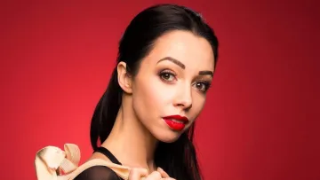 Син балерини Кухар вразив мережу модельною зовнішністю: фото юнака з зірковою мамою