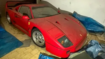 Останнє авто, створене Енцо Феррарі: в Італії знайшли суперкар Ferrari F40, який 35 років простояв у гаражі