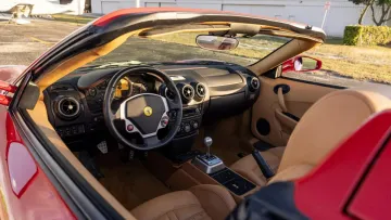 Лише тому що не «автомат»: Ferrari F430 Spider продали за шалену суму