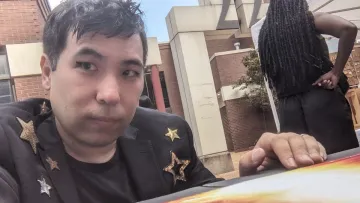 «Забув пароль до власної руки»: фокусник з імплантом опинився у пастці — історія дивної технологічної помилки