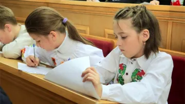 Радіодиктант 2025: як українці відреагували на читання Сумської, текст і критику минулорічної переможниці