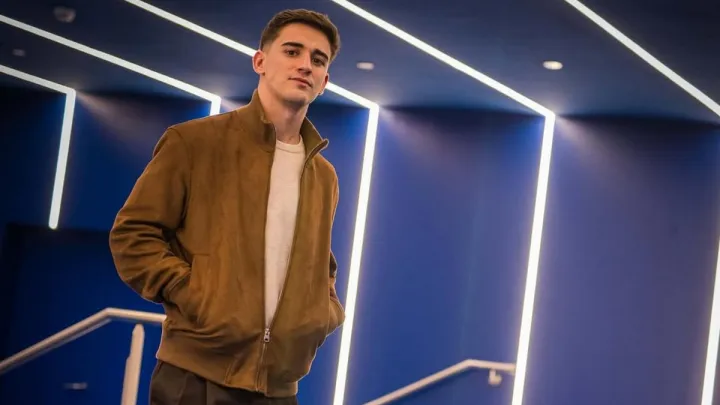 Як познайомитися із зірковим футболістом: фанатка Барселони взяла справу у свої руки та стала зіркою мережі