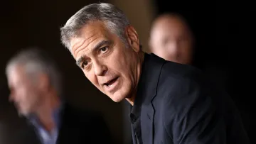 Отримав паспорт, хоч і не знає французської - скандал у Франції через надання громадянства Джорджу Клуні