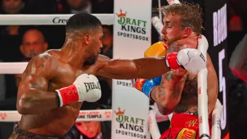 Хевівейт не для блогерів! Джошуа жорстко зупинив Джейка Пола – переможця готувала до бою команда Усика