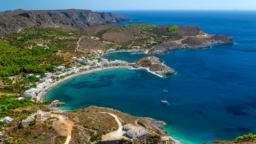 Безкоштовний будинок та гроші за проживання: на яких умовах людей кличуть переїхати на острів у Греції