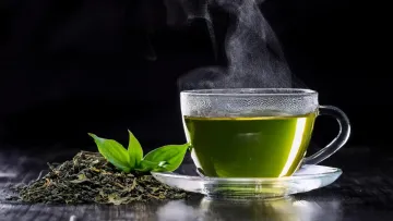 Пий і худни: ці 4 чаї спалюють жир на животі навіть під час сну