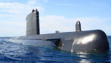 Скандал в Іспанії: військового підводника позбавили допуску до секретів НАТО через одруження з росіянкою
