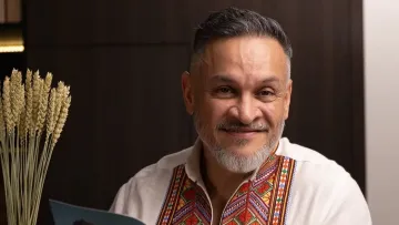 Зірка «МастерШеф‎» Ектор Хіменес-Браво показав, як готує сирний суп: «‎Коли хочеться чогось гарячого»