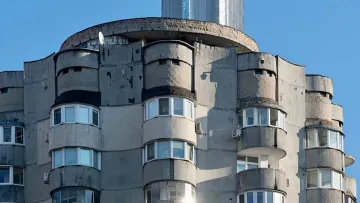 В одному з «будинків-ромашок» на Оболоні в Києві склалася критична ситуація: на що скаржаться мешканці