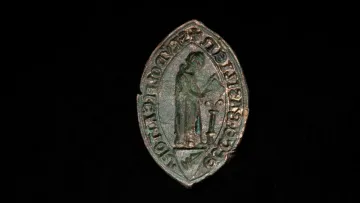 Археологи знайшли середньовічну печатку в Європі: рідкісний скарб століттями лежав на дні ріки 