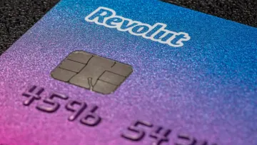 Онлайн-банк Revolut припиняє роботу в Україні з лютого 2026 року: в чому причина та що робити користувачам