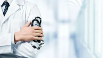 Українські лікарі в Польщі можуть опинитися в складній ситуації: що чекає на медиків