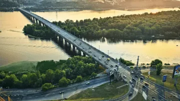 Голова Деснянської РДА потролив Кличка: Бахматов опублікував «правила проїзду» через аварійний міст Патона