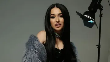 «Я тішуся»: FIÏNKA розповіла, яку суму їй приніс хіт «Афини», що набрав 24 млн. переглядів на Youtube