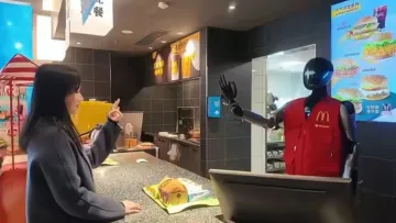 У McDonald's тепер працюють роботи: компанія поділилася першою точкою з автоматизованими процесами 