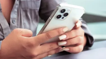 Лак-стилус: у США створили покриття для нігтів, яке дозволяє зручно керувати смартфоном