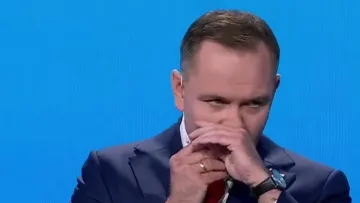 Президенту Польщі Навроцькому дали снюс під час ефіру про його заборону: відео кумедного моменту