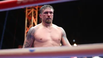 «Це не кінець історії»: Олександр Усик заявив, що відмовляється від чемпіонських поясів