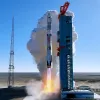 Китай уперше успішно посадив на суші багаторазовий ступінь орбітальної ракети: що відомо про Zhuque-3
