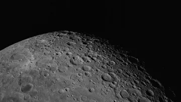 NASA виявила ризик: земні мікроорганізми можуть виживати в затінених кратерах Місяця