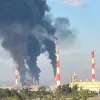 Українські військові ударили по НПЗ у Самарській області та військовим об'єктам рф: відео атак