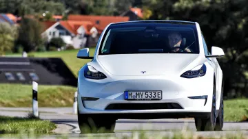 Найпопулярніші в Україні вживані авто зі США: у топі — Tesla та Ford