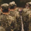 «Дуже боляче визнавати» зарплати військових можуть підвищити за рахунок скорочення інших витрат, — економіст