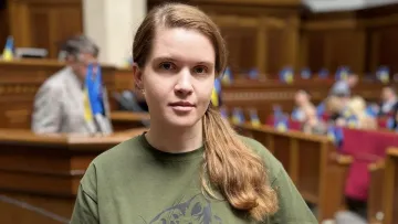 «Всі мають служити»: нардеп Мар'яна Безугла заявила, що мобілізація жінок - це «права часу»